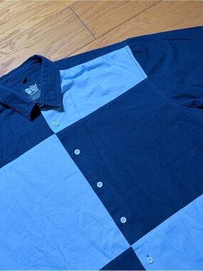 Men's Colorblock Button-Down Shirt in Light Blue and Navy
